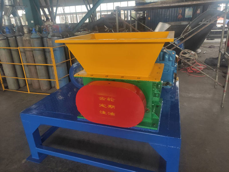 大型撕碎機